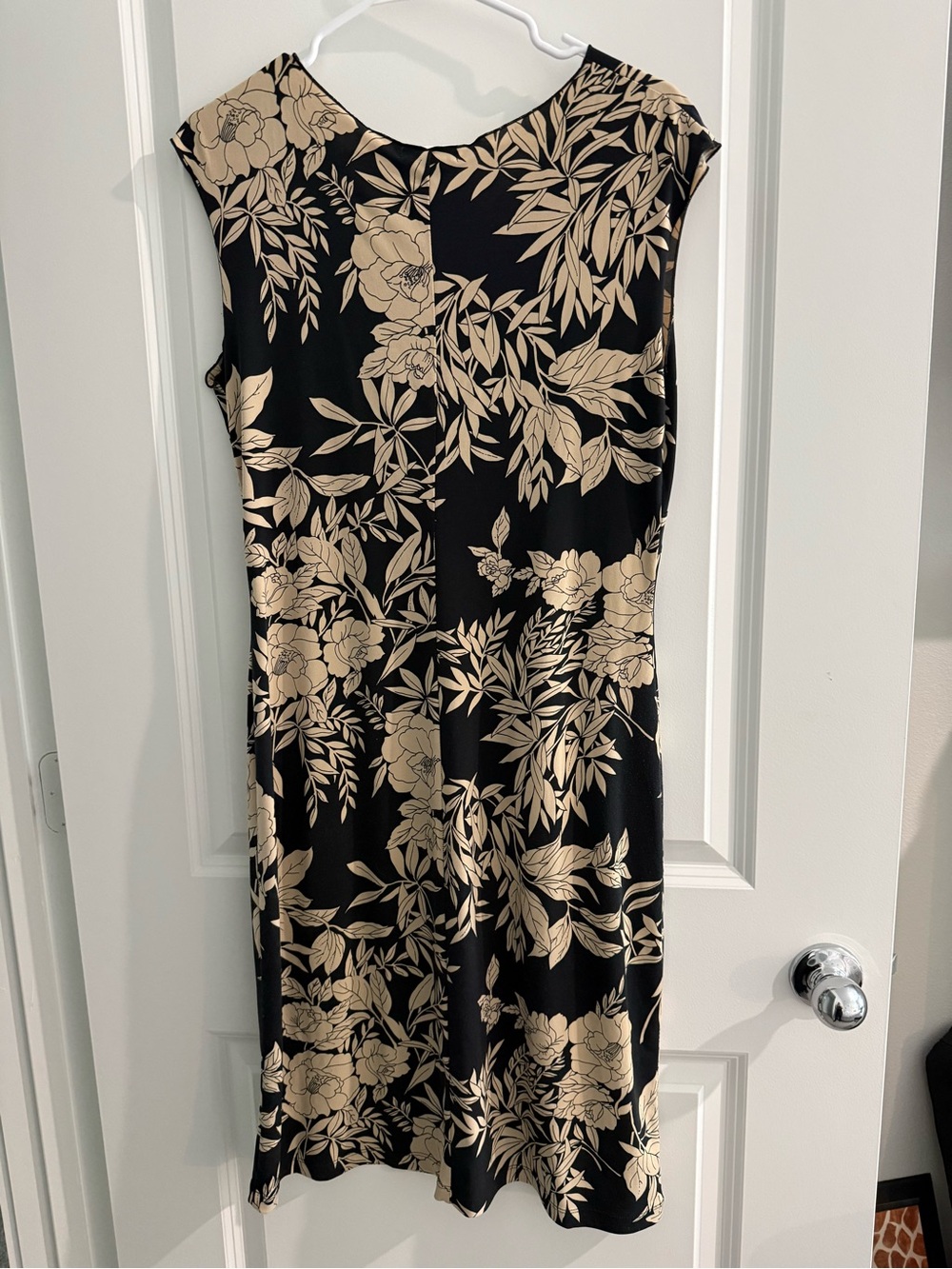 Old Navy Black & Tan Floral V-Neck Sheath Dress - Size M - Picture 3 of 3